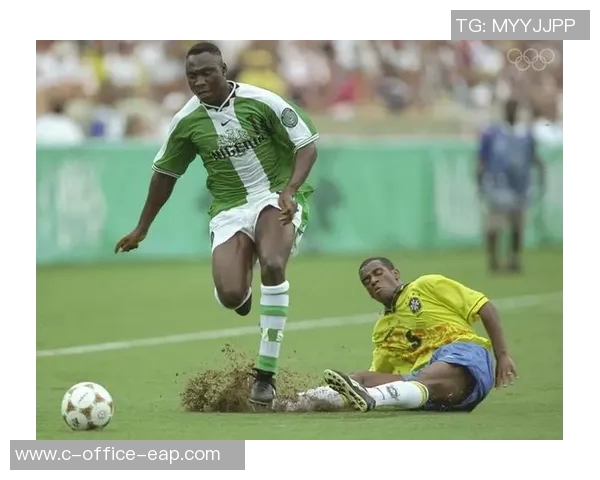 多拉多斯与蒙特瑞的激烈对决展现足球魅力与战术智慧