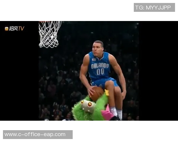 拉文与戈登精彩对决视频回顾绝妙扣篮瞬间不容错过